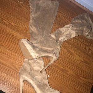 KNEE HIGH CREAM BOOTS